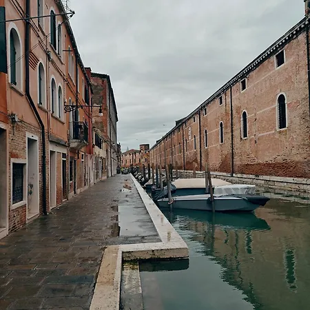 Castello Canal View Venecia Exterior foto